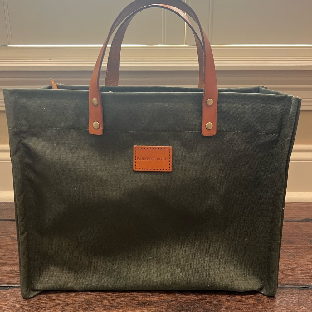 PARKER THATCH - Medium Mimi -  Lightly Used